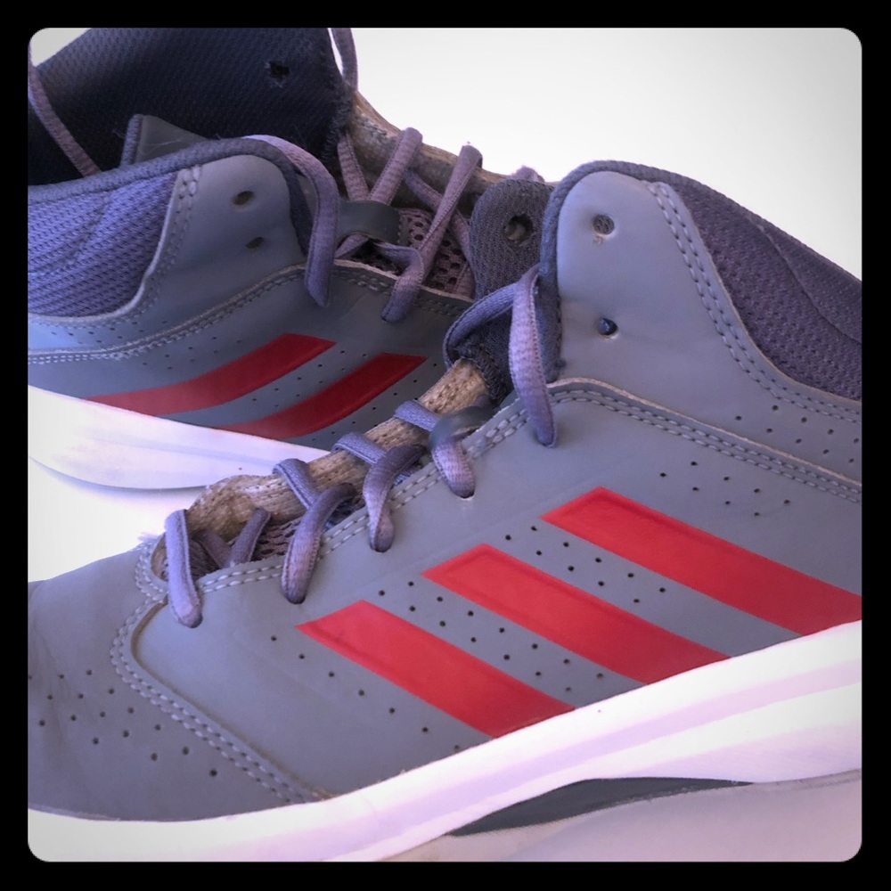 Adidas Kids Isolation Basketball Shoes (US3.5)